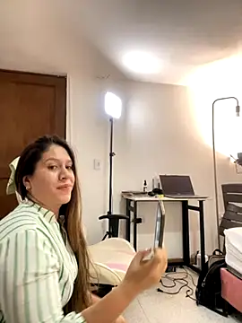 emma hot2006 online show from October 2025 05:46:01 PM