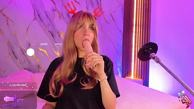 Snapshot of Emmiicute chatting on October 2025 08:33:02 PM Emmiicute online show from October 2025 08:33:02 PM