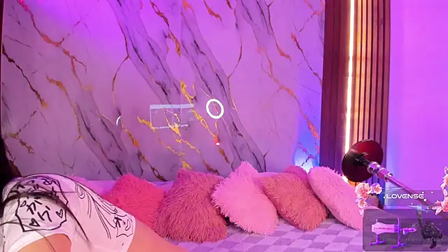 Snapshot of Emmiicute chatting on November 2025 08:21:02 PM Emmiicute online show from November 2025 08:21:02 PM