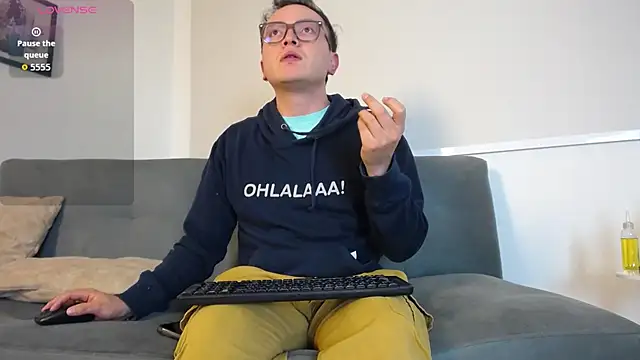 Robert2 honey online show from October 2025 12:05:02 AM