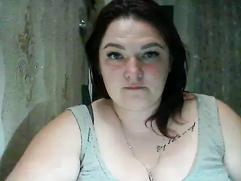 Snapshot of AngelQSky chatting on November 2025 09:57:01 PM AngelQSky online show from November 2025 09:57:01 PM