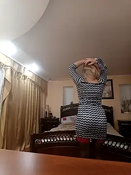 Snapshot of Crystal00Girl chatting on October 2025 08:42:02 PM Crystal00Girl online show from October 2025 08:42:02 PM