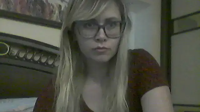 Snapshot of Crystal00Girl chatting on October 2025 07:48:02 PM Crystal00Girl online show from October 2025 07:48:02 PM