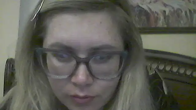 Snapshot of Crystal00Girl chatting on November 2025 10:01:01 PM Crystal00Girl online show from November 2025 10:01:01 PM