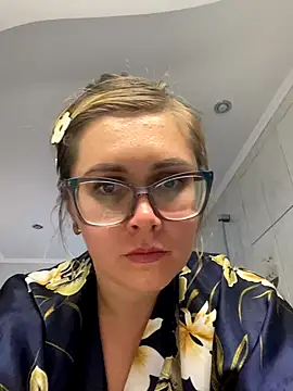 Snapshot of Crystal00Girl chatting on November 2025 12:29:02 PM Crystal00Girl online show from November 2025 12:29:02 PM