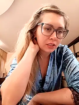 Snapshot of Crystal00Girl chatting on November 2025 08:54:02 PM Crystal00Girl online show from November 2025 08:54:02 PM