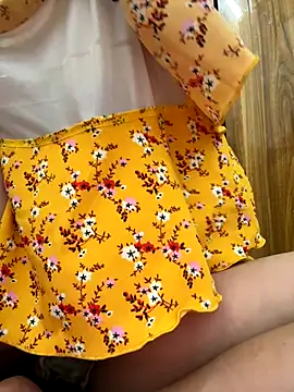 July-Asian online show from October 2025 05:40:01 AM