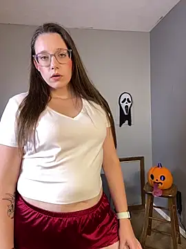 Snapshot of Mommasaurrex chatting on October 2025 01:06:02 AM Mommasaurrex online show from October 2025 01:06:02 AM