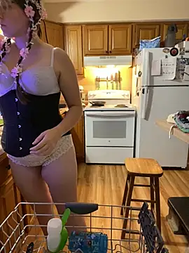 Snapshot of Mommasaurrex chatting on October 2025 02:34:01 AM Mommasaurrex online show from October 2025 02:34:01 AM