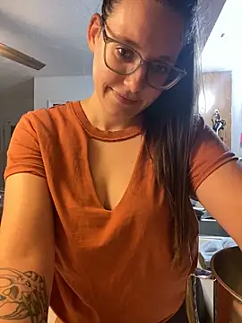 Snapshot of Mommasaurrex chatting on October 2025 10:48:02 PM Mommasaurrex online show from October 2025 10:48:02 PM