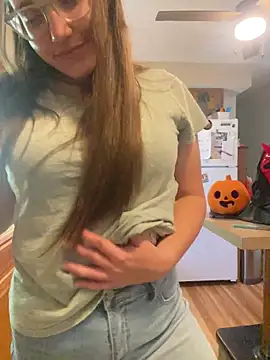 Snapshot of Mommasaurrex chatting on October 2025 08:13:02 PM Mommasaurrex online show from October 2025 08:13:02 PM