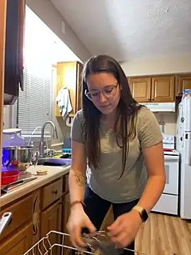 Snapshot of Mommasaurrex chatting on November 2025 11:04:02 PM Mommasaurrex online show from November 2025 11:04:02 PM