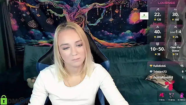 Snapshot of CrystalGirl99 chatting on October 2025 08:51:02 AM CrystalGirl99 online show from October 2025 08:51:02 AM