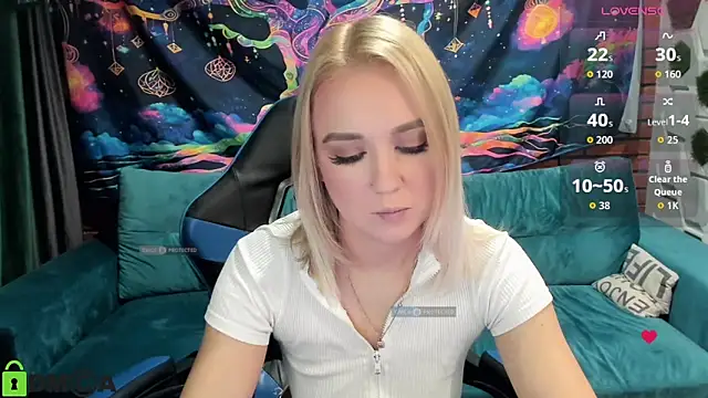 Snapshot of CrystalGirl99 chatting on November 2025 07:52:02 AM CrystalGirl99 online show from November 2025 07:52:02 AM