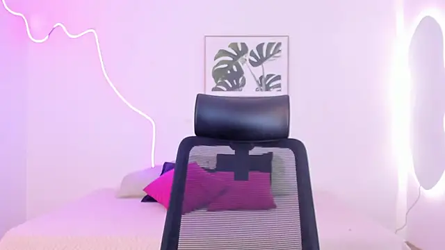 Snapshot of Cherrydollxx chatting on October 2025 01:34:01 PM Cherrydollxx online show from October 2025 01:34:01 PM