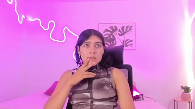 Snapshot of Cherrydollxx chatting on October 2025 12:44:02 PM Cherrydollxx online show from October 2025 12:44:02 PM