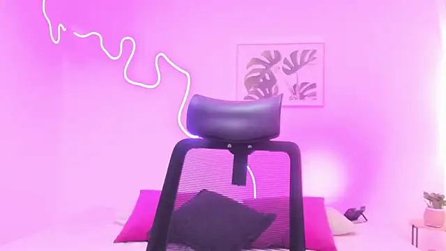 Snapshot of Cherrydollxx chatting on November 2025 12:18:02 PM Cherrydollxx online show from November 2025 12:18:02 PM