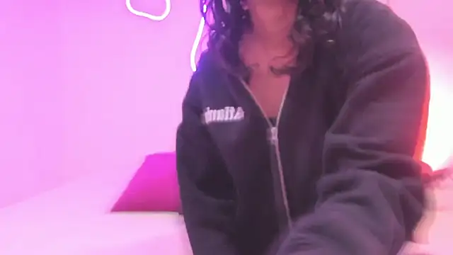 Snapshot of Cherrydollxx chatting on November 2025 11:44:02 AM Cherrydollxx online show from November 2025 11:44:02 AM