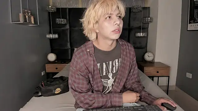 Snapshot of OliIverr22 chatting on November 2025 06:30:01 PM OliIverr22 online show from November 2025 06:30:01 PM