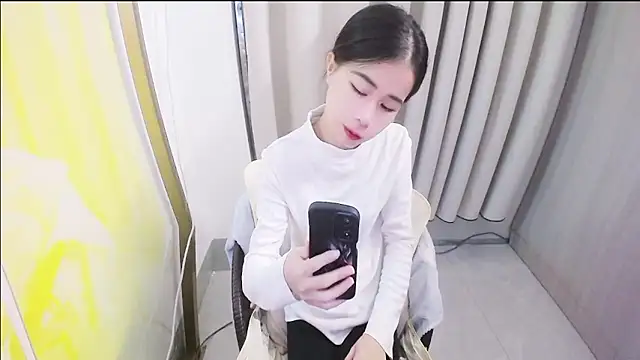 Snapshot of Brosnahan chatting on October 2025 12:41:02 AM Brosnahan online show from October 2025 12:41:02 AM