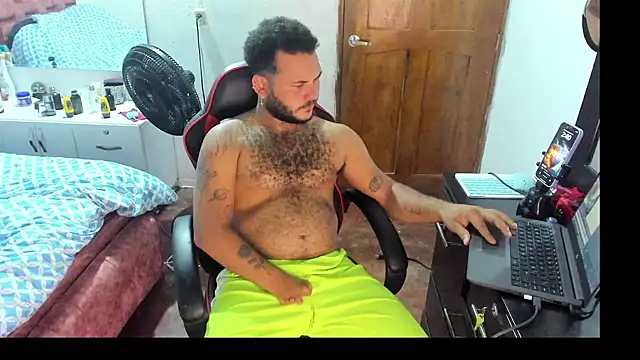 Snapshot of Alex_Dancy5 chatting on September 2025 06:40:01 PM Alex Dancy5 online show from September 2025 06:40:01 PM