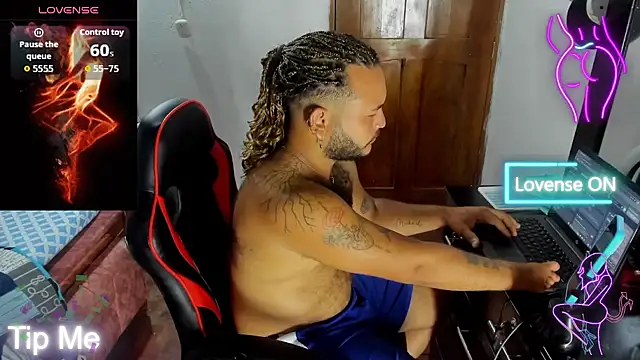 Snapshot of Alex_Dancy5 chatting on October 2025 02:13:02 PM Alex Dancy5 online show from October 2025 02:13:02 PM