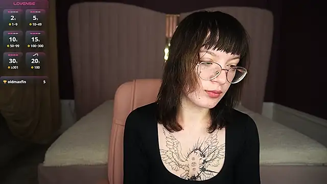 Snapshot of Pixie_Peachh chatting on October 2025 04:10:02 AM Pixie Peachh online show from October 2025 04:10:02 AM