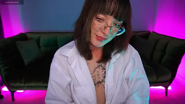 Snapshot of Pixie_Peachh chatting on October 2025 09:06:01 PM Pixie Peachh online show from October 2025 09:06:01 PM