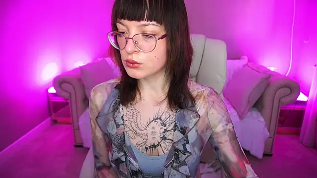 Snapshot of Pixie_Peachh chatting on November 2025 07:00:01 AM Pixie Peachh online show from November 2025 07:00:01 AM