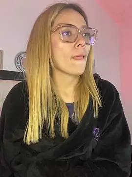 Snapshot of LanaMills_ chatting on October 2025 05:30:02 PM LanaMills online show from October 2025 05:30:02 PM