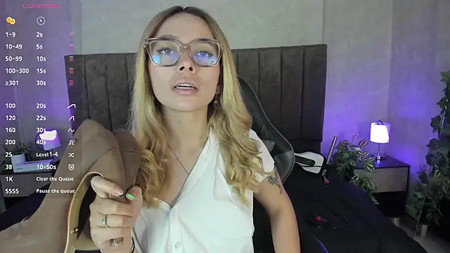 Snapshot of LanaMills_ chatting on October 2025 05:42:02 AM LanaMills online show from October 2025 05:42:02 AM