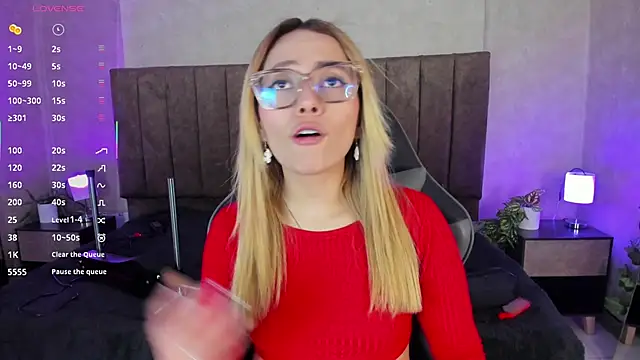 Snapshot of LanaMills_ chatting on November 2025 04:45:02 AM LanaMills online show from November 2025 04:45:02 AM