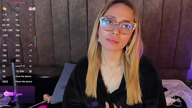 Snapshot of LanaMills_ chatting on November 2025 03:43:02 PM LanaMills online show from November 2025 03:43:02 PM