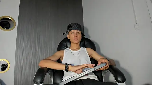 Daddy Darcks online show from September 2025 08:23:02 PM