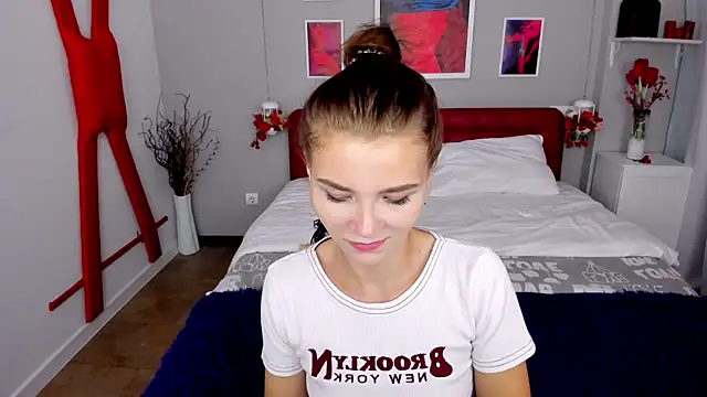 XSaraLeoneX online show from September 2025 07:00:01 AM