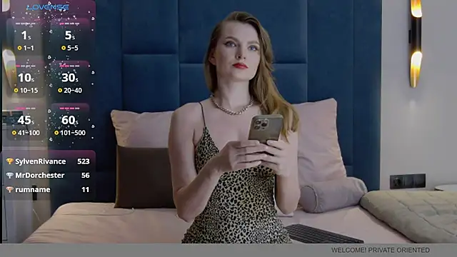 NoelleSoft online show from September 2025 12:05:02 PM