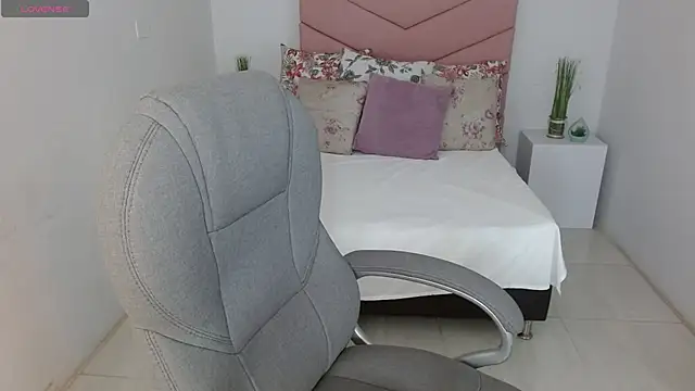 SarayVega  online show from November 2025 07:13:02 PM