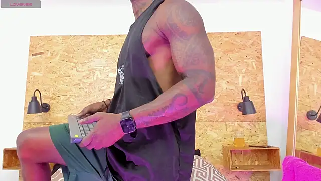 Snapshot of santiblack7 chatting on October 2025 06:39:01 PM santiblack7 online show from October 2025 06:39:01 PM