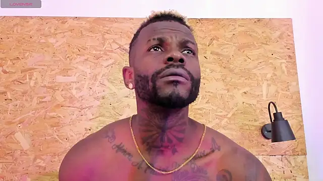 Snapshot of santiblack7 chatting on October 2025 06:31:01 PM santiblack7 online show from October 2025 06:31:01 PM