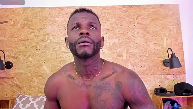 Snapshot of santiblack7 chatting on October 2025 07:36:02 PM santiblack7 online show from October 2025 07:36:02 PM