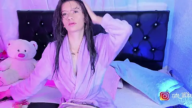 Snapshot of Sofiia_cute_ chatting on October 2025 04:04:02 AM Sofiia cute online show from October 2025 04:04:02 AM