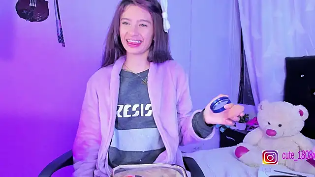 Snapshot of Sofiia_cute_ chatting on October 2025 12:38:01 PM Sofiia cute online show from October 2025 12:38:01 PM