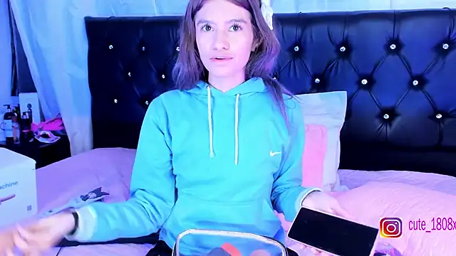 Snapshot of Sofiia_cute_ chatting on October 2025 04:02:02 AM Sofiia cute online show from October 2025 04:02:02 AM