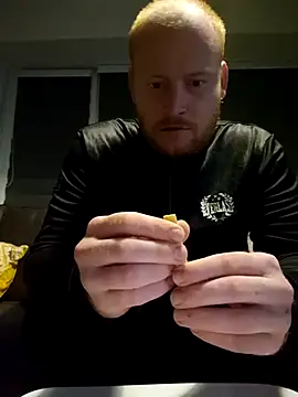 Snapshot of svenni2525 chatting on October 2025 10:43:02 PM svenni2525 online show from October 2025 10:43:02 PM