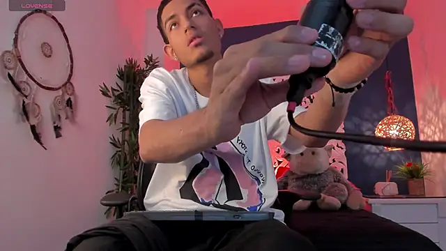 Snapshot of Adonis_WB chatting on October 2025 09:34:01 PM Adonis WB online show from October 2025 09:34:01 PM