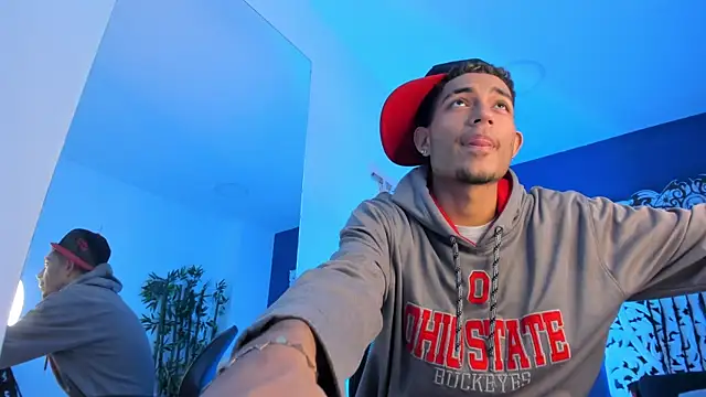 Snapshot of Adonis_WB chatting on November 2025 10:10:02 PM Adonis WB online show from November 2025 10:10:02 PM