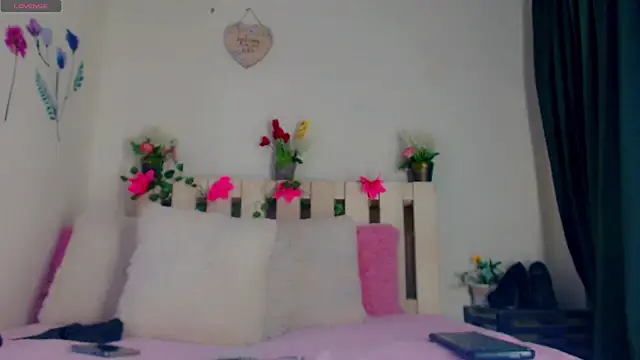 Eemily - online show from November 2025 05:43:02 AM