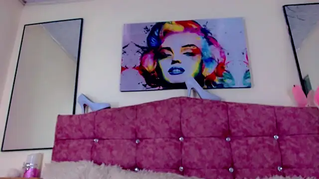 Eemily - online show from November 2025 06:14:02 AM