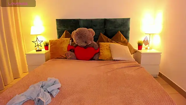 mishapallmer online show from October 2025 01:16:02 AM