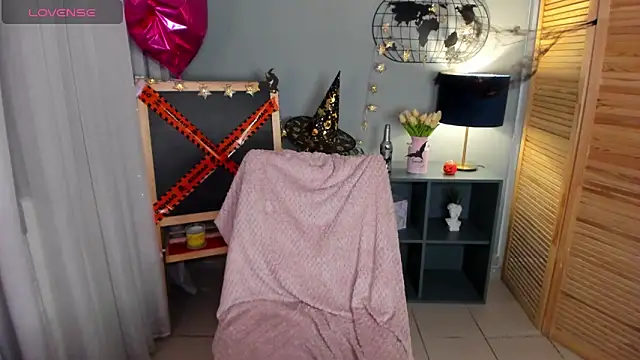 mishapallmer online show from October 2025 01:50:02 AM